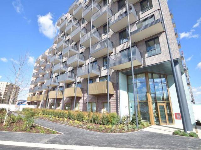 Flat for sale in Harrow Weald, Greater London