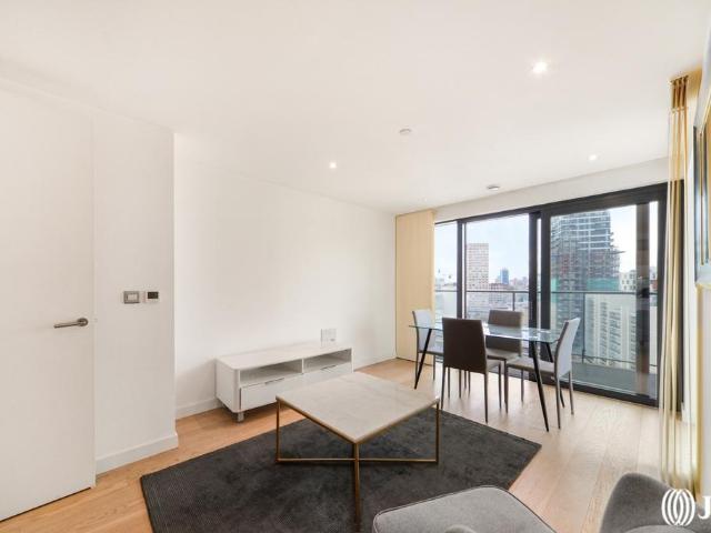 Flat for sale in Blackwall, Greater London