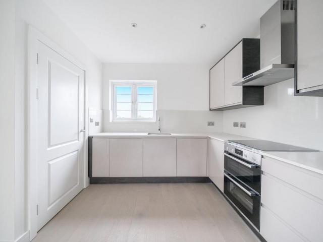Flat for sale in Peckham, Greater London