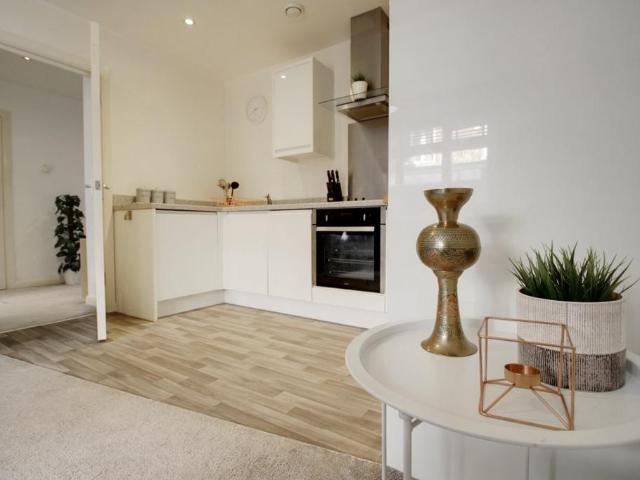 Flat for sale in Spring Park, Luton