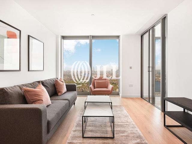 Flat for sale in Canary Wharf, Greater London
