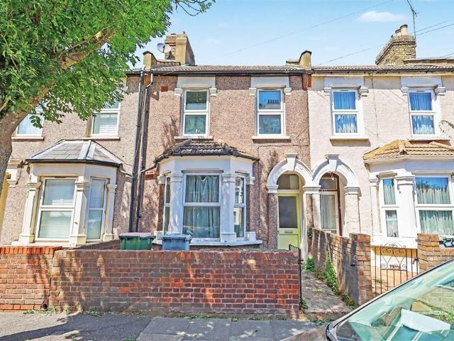 Flat for sale in Manor Park, Greater London