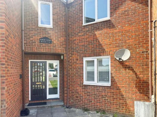 Flat for sale in Slough
