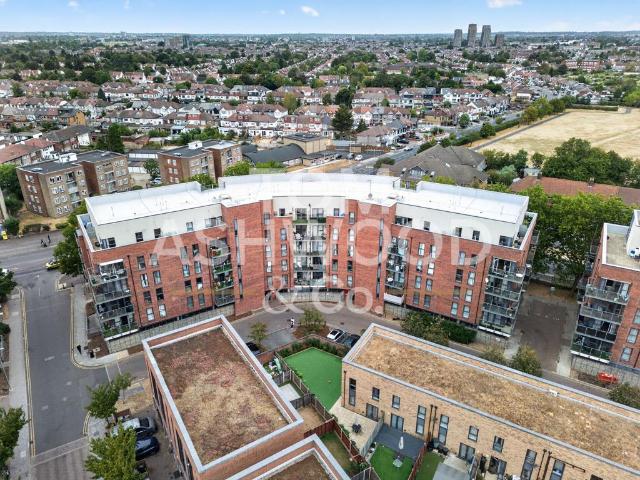 Flat for sale in Becontree, Greater London