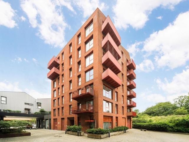 Flat for sale in Old Ford, Bow