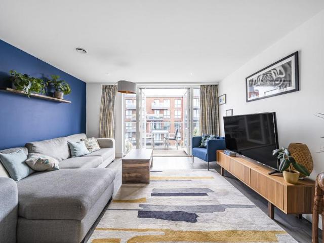 Flat for sale in Streatham Hill, Greater London