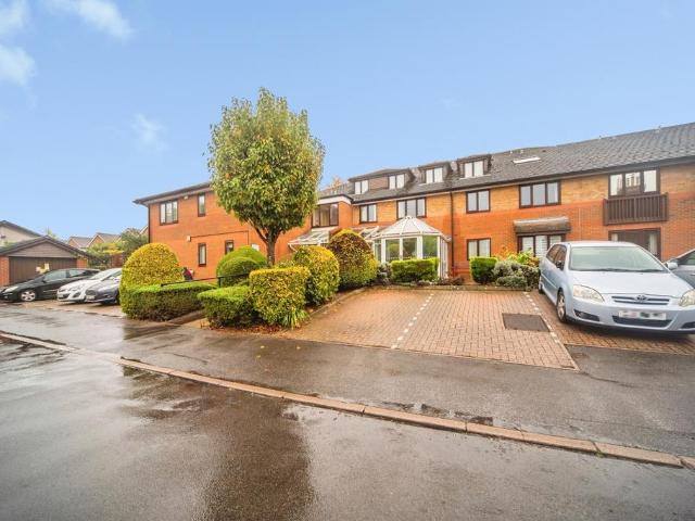 Flat for sale in Bassett, Southampton
