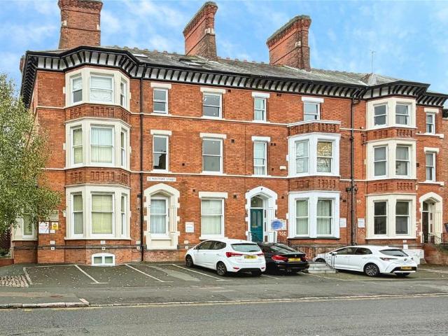Flat for sale in Highfields, Leicester