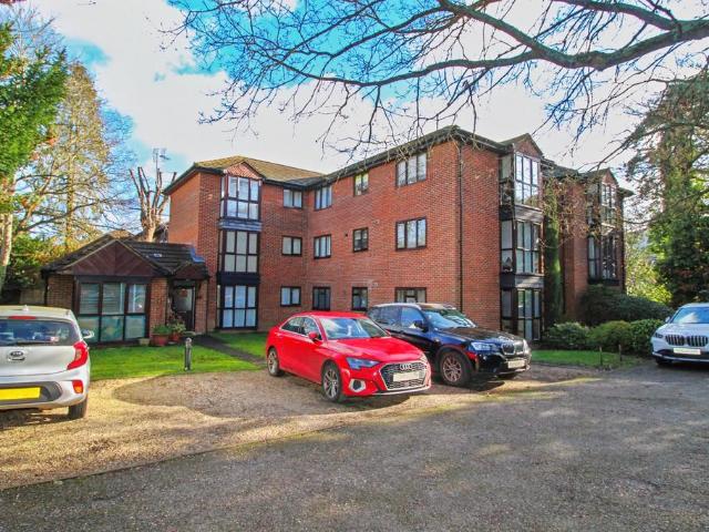 Flat for sale in Ashley Park, Surrey