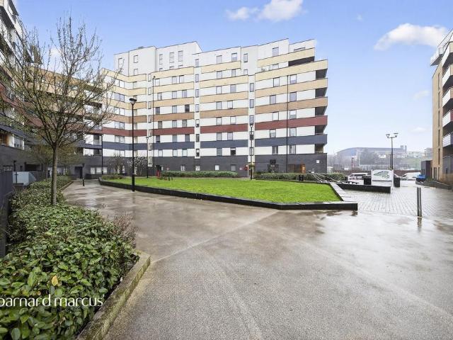 Flat for sale in New Southgate, Isle Of Man