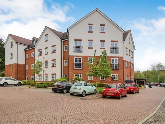 Flat for sale in Five Acres, Hertfordshire