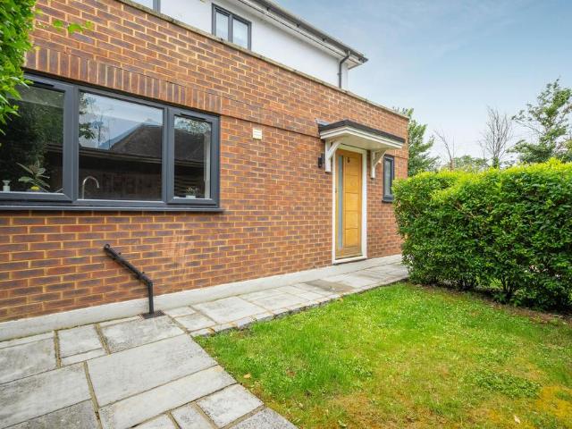 Flat for sale in Bray
