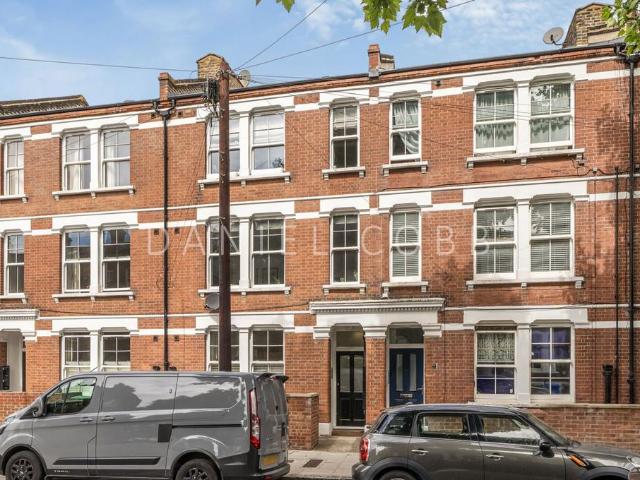 Flat for sale in Kennington, Greater London