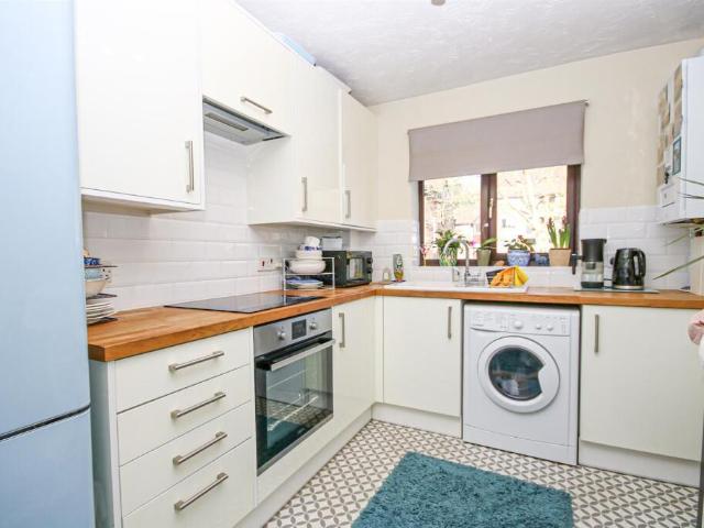 Flat for sale in Phippsville, Northampton