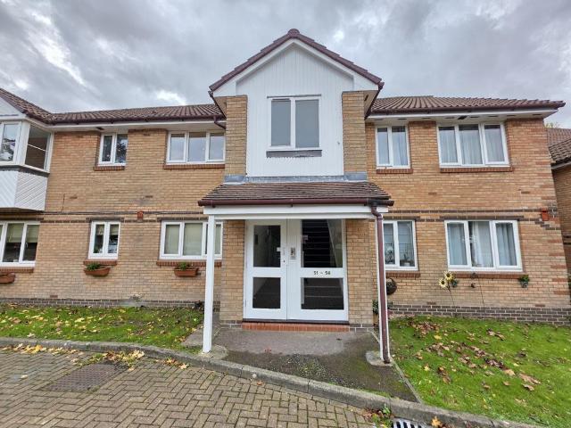 Flat for sale in Cranborne, Potters Bar