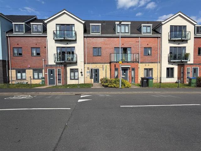 Flat for sale in Whiteheath Gate, Blackheath
