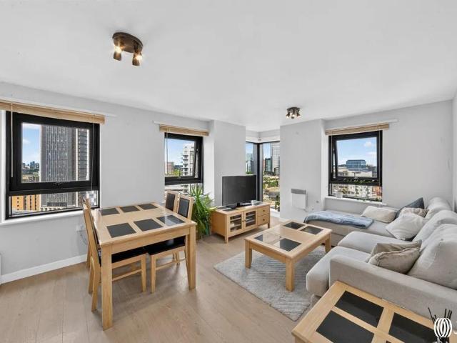 Flat for sale in Stratford Marsh, Greater London