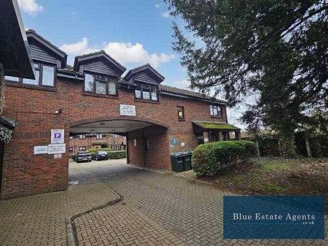 Flat for sale in London Borough of Hounslow, Heston
