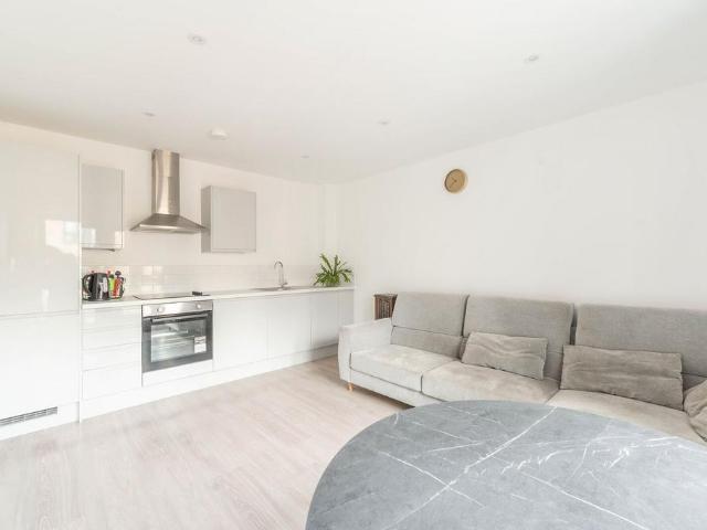 Flat for sale in The Image, Pouchen End