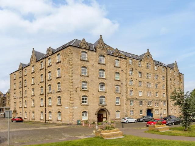 Flat for sale in Leith Links, Scotland