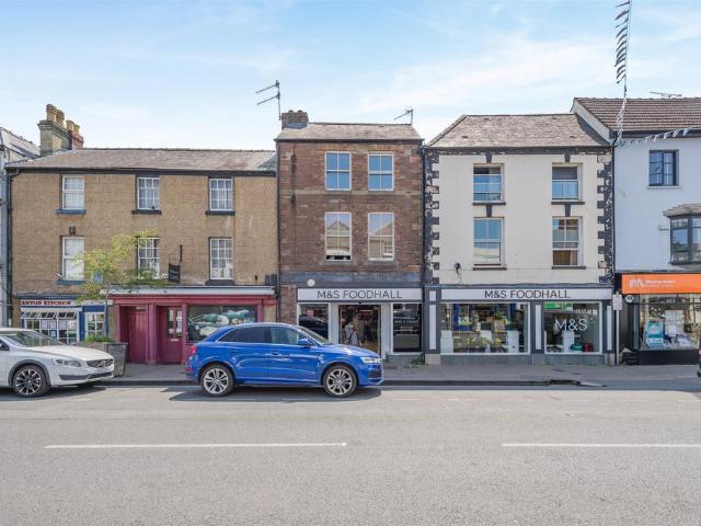Flat for sale in Monmouth, Wales