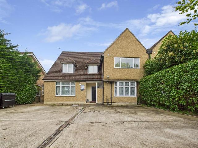 Flat for sale in London Borough of Croydon, Purley