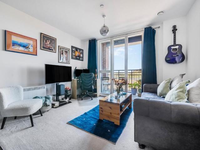Flat for sale in Hampshire