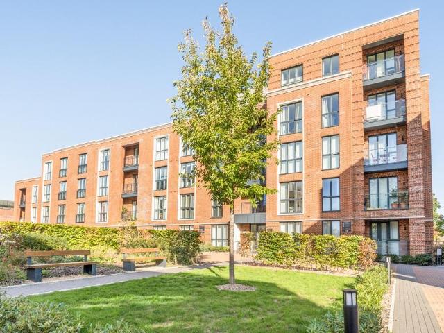 Flat for sale in Hampshire