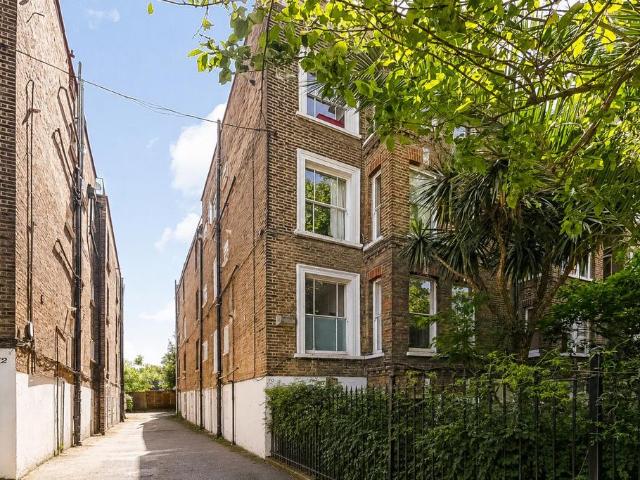 Flat for sale in Peckham, Greater London
