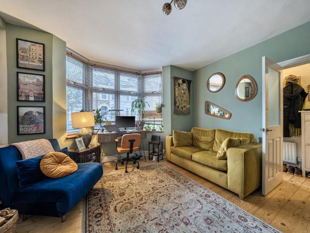 Flat for sale in East Dulwich, Greater London