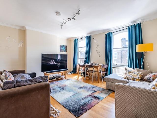 Flat for sale in Kilburn, Greater London