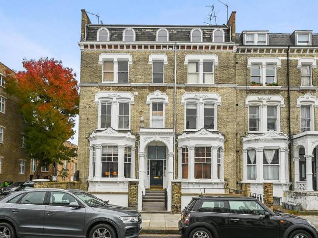 Flat for sale in Brook Green, Greater London