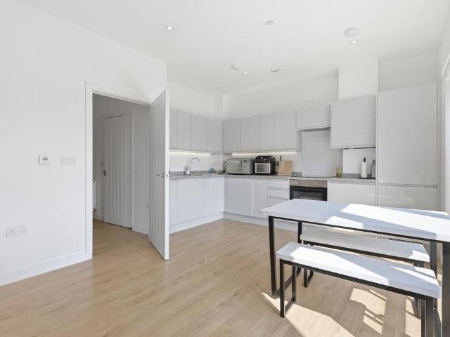 Flat for sale in Queens Park, Billericay