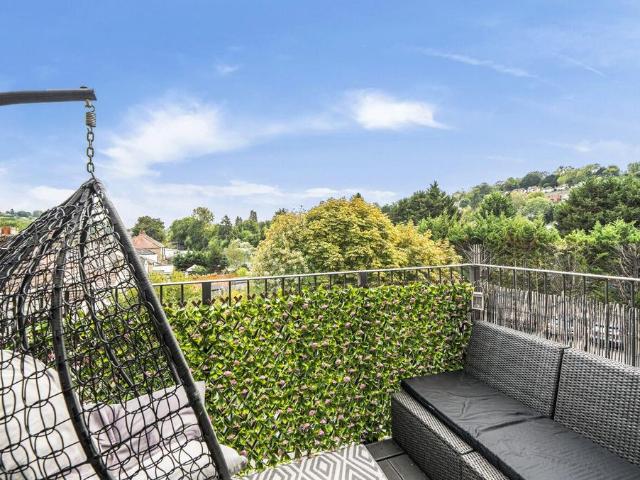 Flat for sale in London Borough of Croydon, Greater London