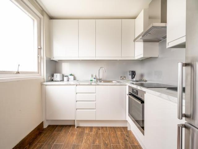 Flat for sale in Paddington, Greater London