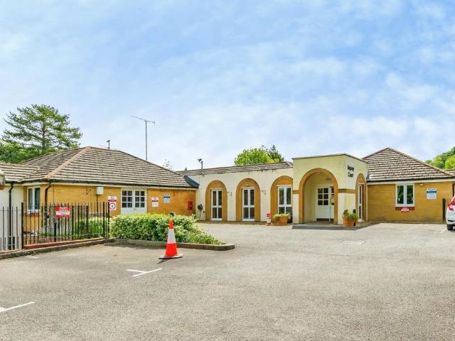 Flat for sale in Hillview, Surrey