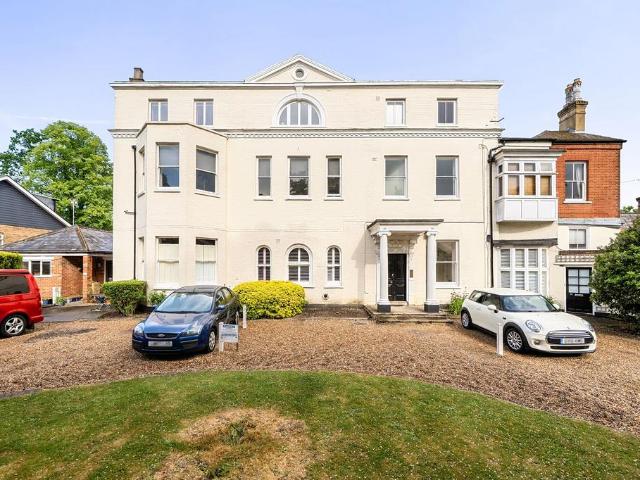 Flat for sale in Woodcote, Epsom