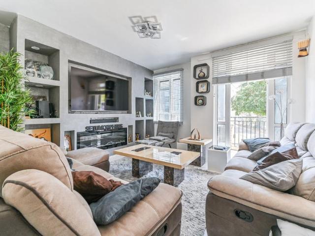 Flat for sale in Dulwich, Greater London