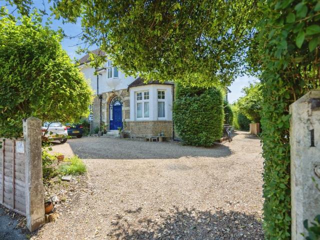 Flat for sale in Charlotteville, Westborough