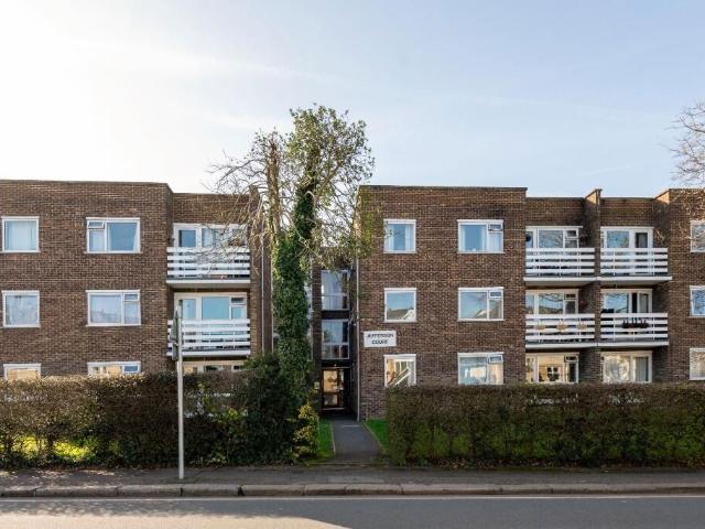 Flat for sale in Red Hill, Surrey