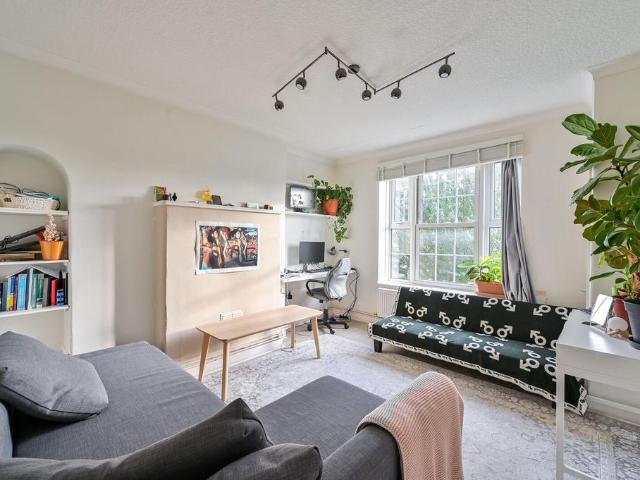 Flat for sale in Elephant and Castle, Greater London
