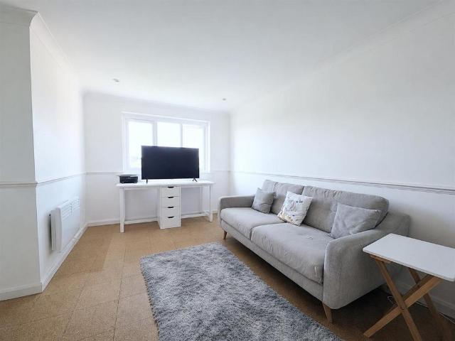 Flat for sale in Freezywater, Greater London