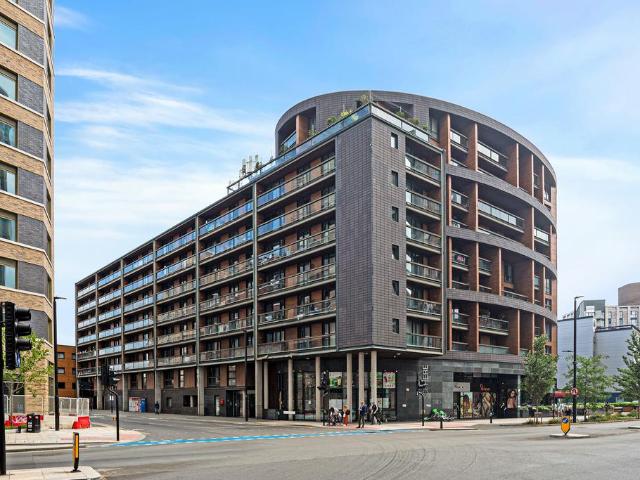 Flat for sale in Canning Town, Greater London