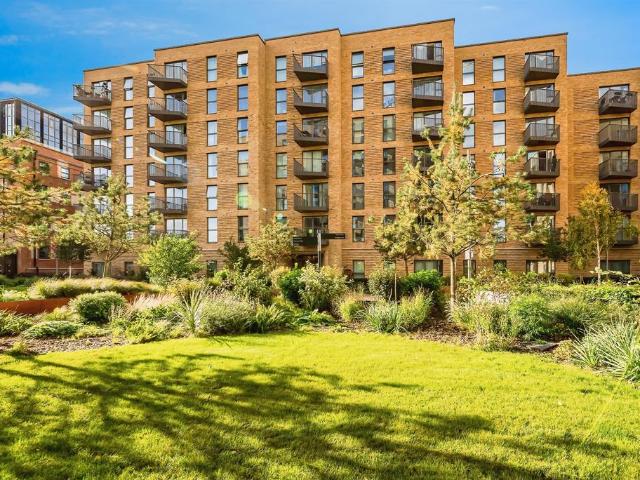 Flat for sale in Slough