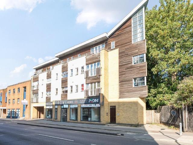 Flat for sale in Norbiton, Greater London