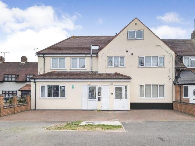 Flat for sale in Collier Row, Greater London