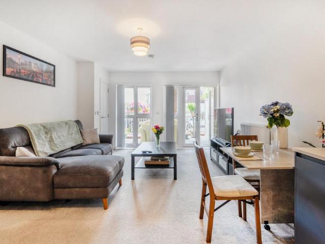 Flat for sale in London Borough of Croydon, Purley