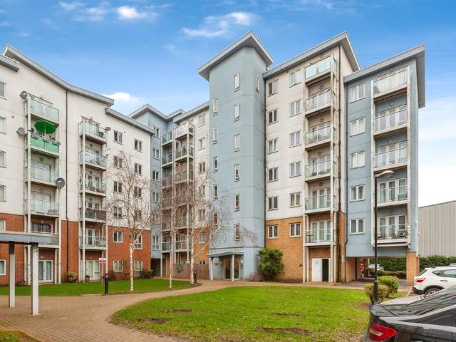 Flat for sale in Slough