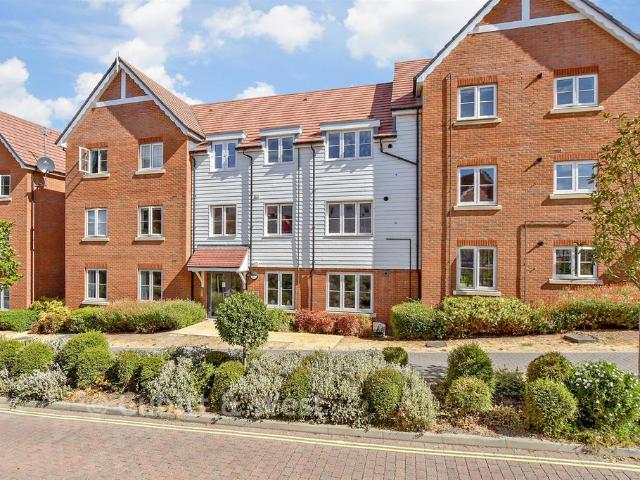 Flat for sale in Barnham and Eastergate, Clapham