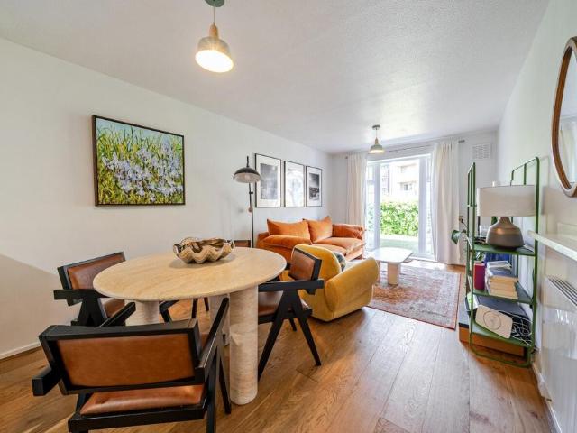 Flat for sale in Balham, Greater London